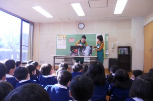2019.12.04tosyokankengaku- 001